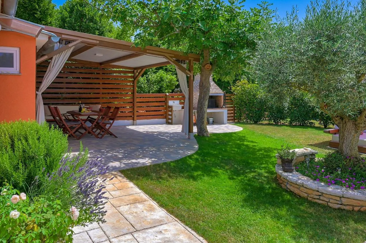 Casa Oliveto Vikendica Marcana