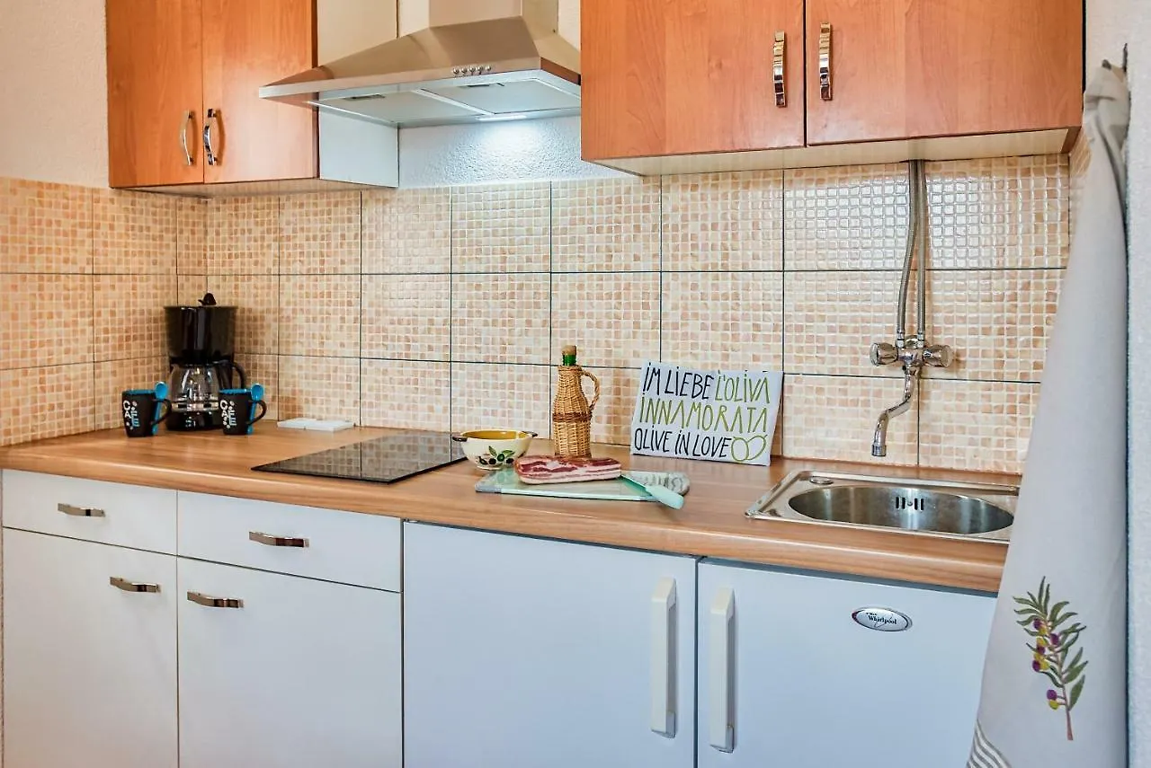 Casa Oliveto 0*, Marcana